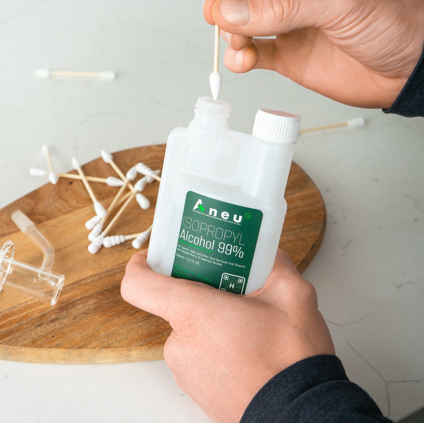 Along with the larger 32 fl oz bottle of isopropyl, Hygenix also offers a travel sized bottle with the same unique improved functionality as as our larger bottles. Cleaning quartz and puffcos on the go has never been easier.