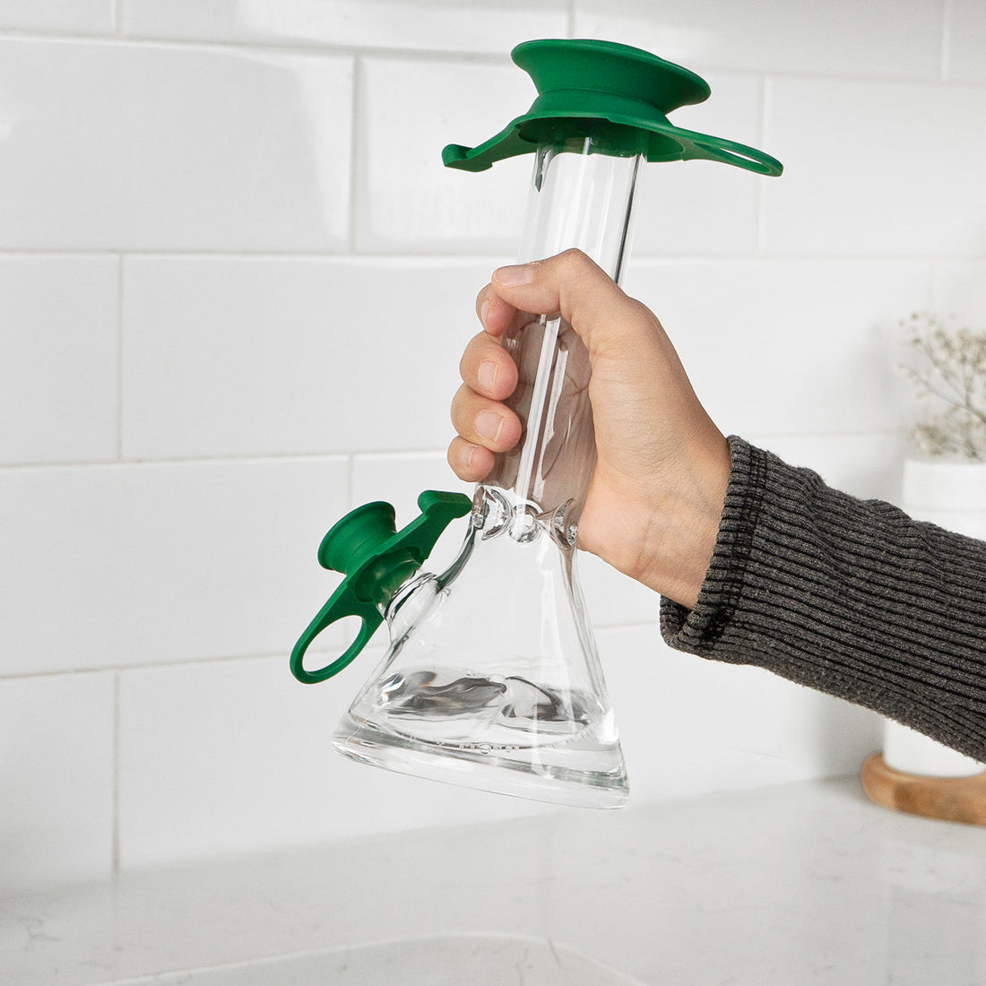 The Best Bong Cleaner & How to Clean Your Bong: A Professional Guide